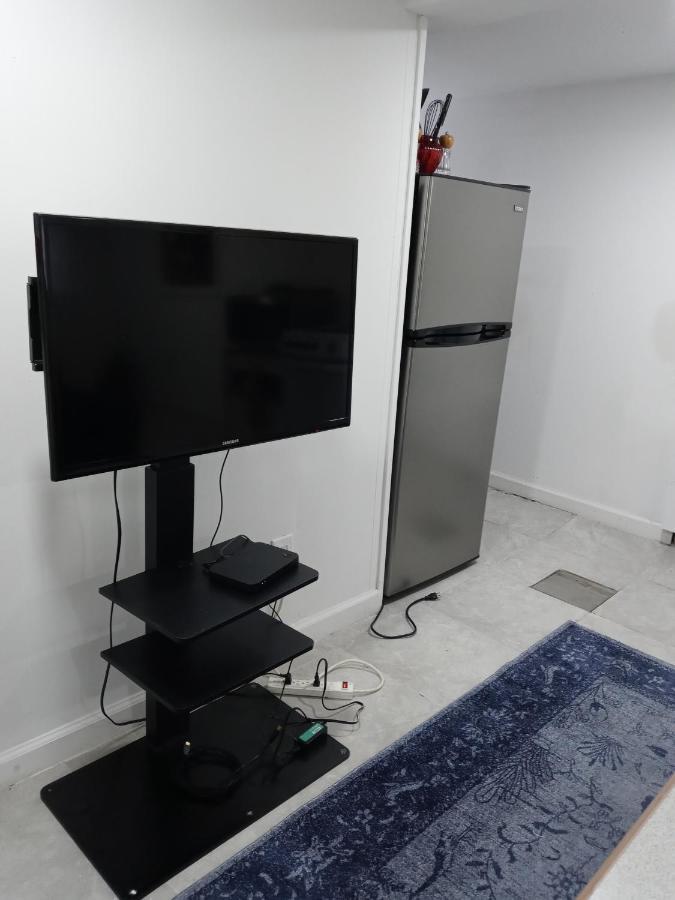 "Cozy Basement Retreat Just 40 Minutes To Nyc!" Apartment Irvington Luaran gambar