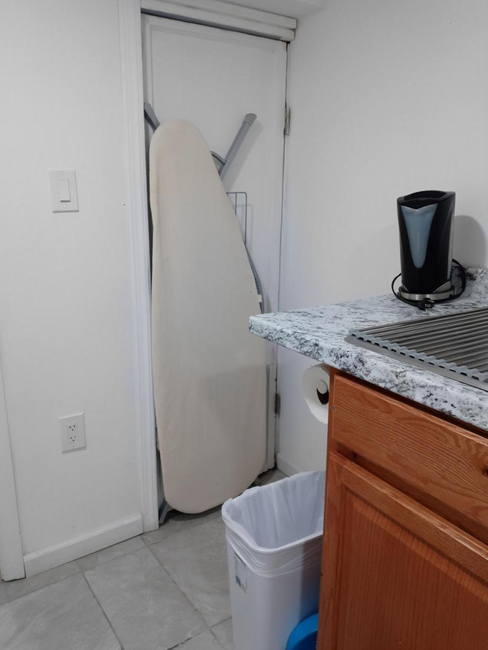 "Cozy Basement Retreat Just 40 Minutes To Nyc!" Apartment Irvington Luaran gambar