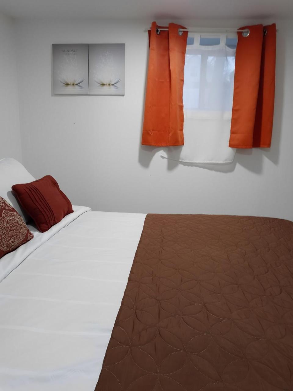 "Cozy Basement Retreat Just 40 Minutes To Nyc!" Apartment Irvington Luaran gambar